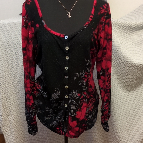 VENUS Tops - VENUS Black and Red Floral Button Down Shirt
